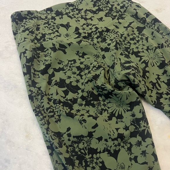 Lululemon All You Do Tight Efflorescent Barracks Green Black Size 8 Leggings - Picture 7 of 7